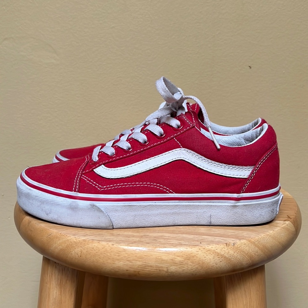 Vans Old Skool Shoe in Red